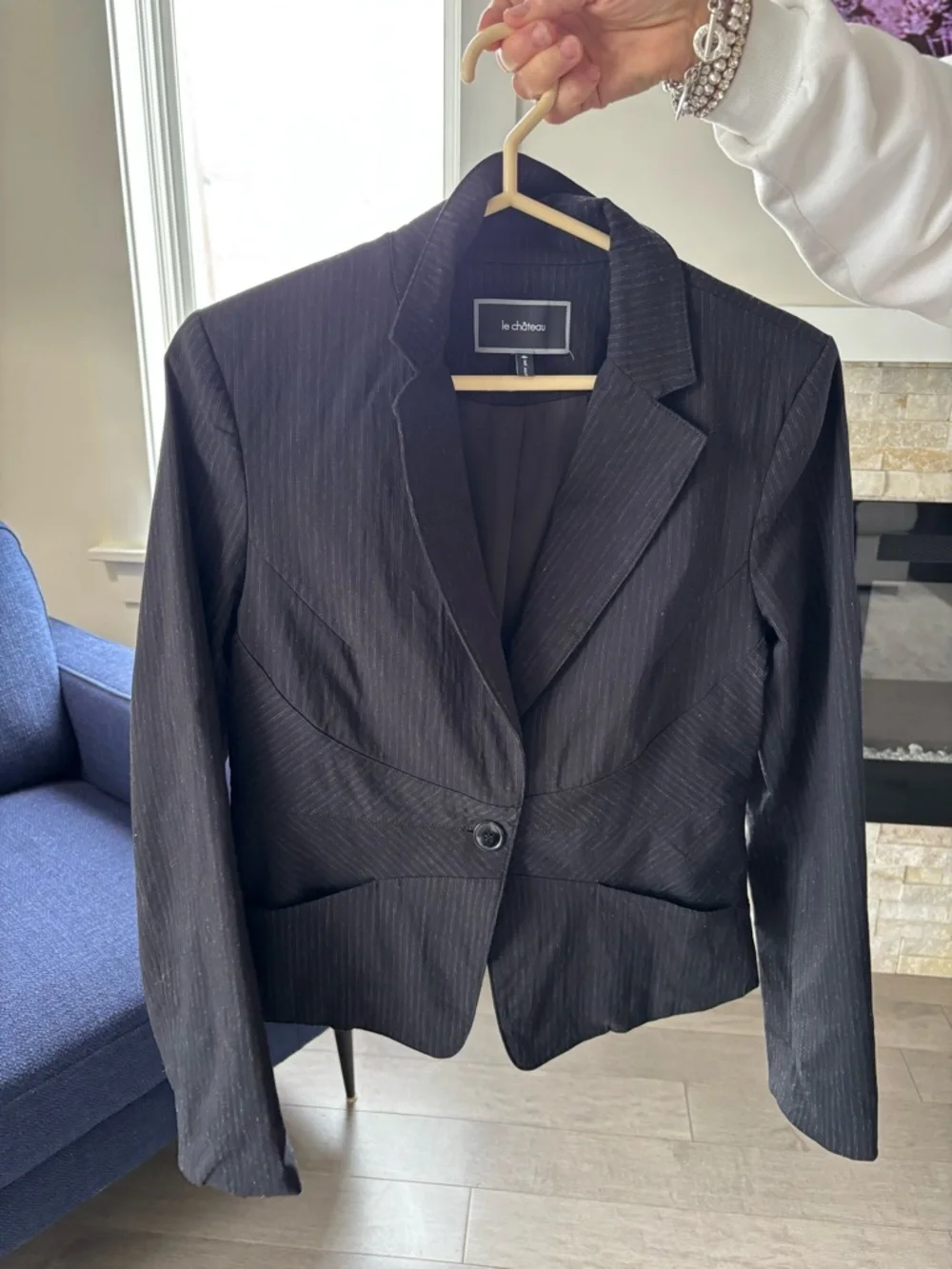 le chateau Black Pinstripe Women’s pantsuit - Picture 2 of 13